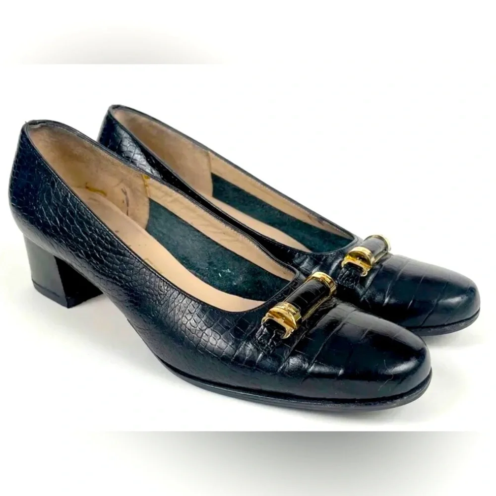 ๐ VINTAGE 1980โs BLK SALVATORE FERRAGAMO BLK FLATS! ๐ฏ - Picture 1 of 9